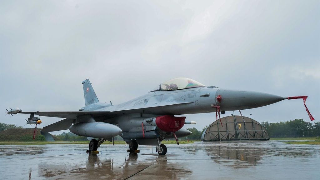 Puolan F-16-hävittäjä syyskuussa 2025.