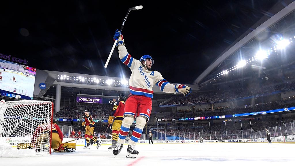 Ruotsalainen Mika Zibanejad on ensimmäinen pelaaja, joka tekee hattutempun ulkoilmaottelussa.