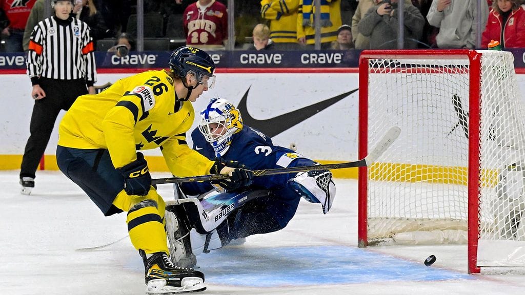 Ruotsin Jack Berglund onnistui tasoittamaan voittomaalikilpailun. Petteri Rimpinen ja Suomi taipuivat lopulta katkerasti.