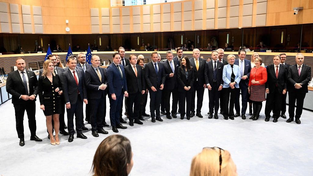 Sopimuksen kannattajat pitävät sitä merkittävänä mahdollisuutena eurooppalaiselle teollisuudelle ja keinona vahvistaa EU:n riippumattomuutta samaan aikaan, kun suhteet Yhdysvaltoihin ovat kärsineet.