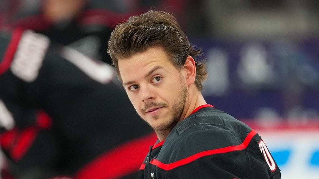 Sportsnetin tietojen mukaan Carolina Hurricanes pohtii Jesperi Kotkaniemen kauppaamista.