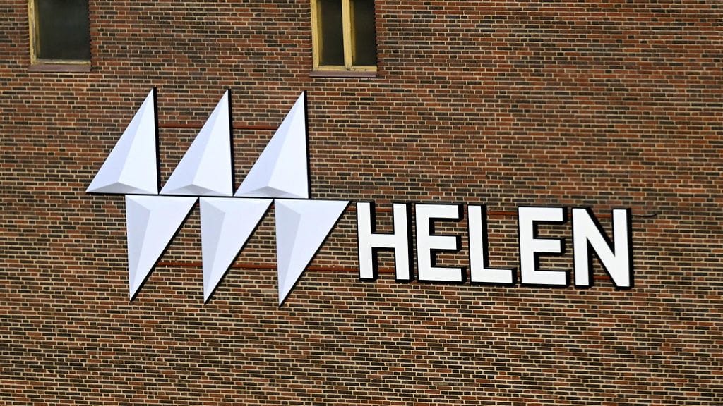 Kuvituskuvassa Helenin käytöstä poistettu Salmisaaren kivihiilivoimalaitos Helsingissä vajaa vuosi sitten.