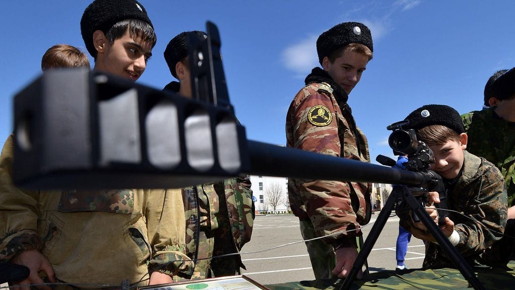 Venäjällä on kerrottu lapsille imperialistisia tarinoita ja näkökulmia ja totutettu sotaan jo 20 vuoden ajan, kertoo tohtorikoulutettava. Kuva venäläisestä kadettikoulusta vuodelta 2015.