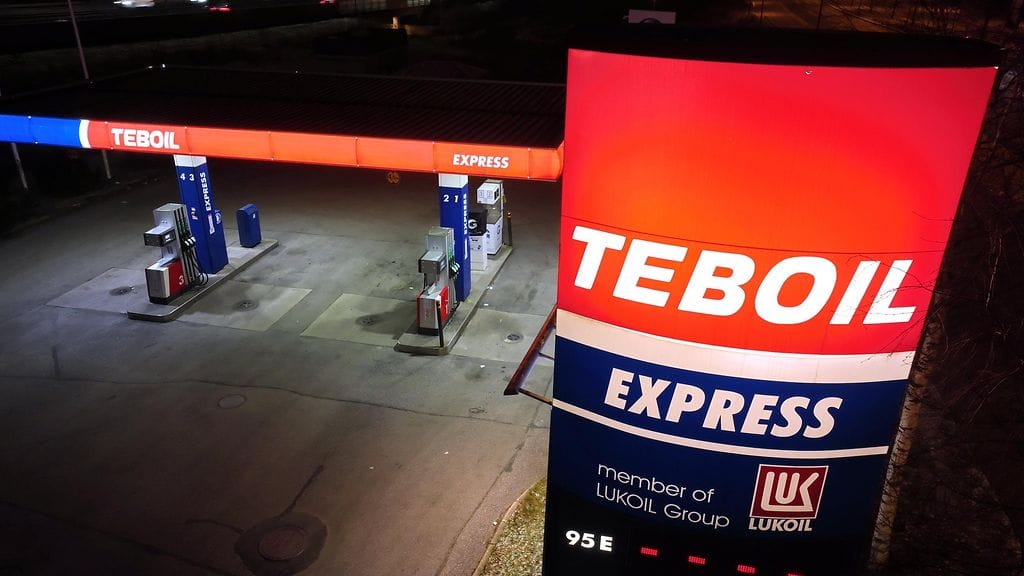 Suljettu Teboilin kylmäasema Espoon Friisilässä 19.marraskuuta 2025.