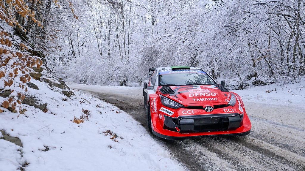 Elfyn Evans ajoi pohja-ajan sunnuntaipäivän avauserikoiskokeelta.