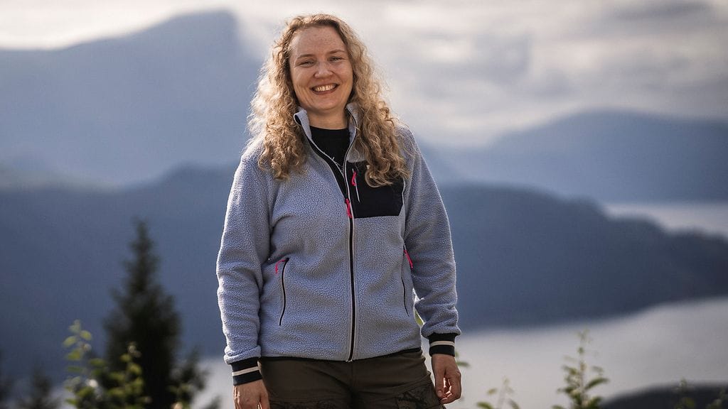 The Summit Suomi -ohjelman Elina kertoo treenanneensa rinkka täynnä halkoja tai kiviä