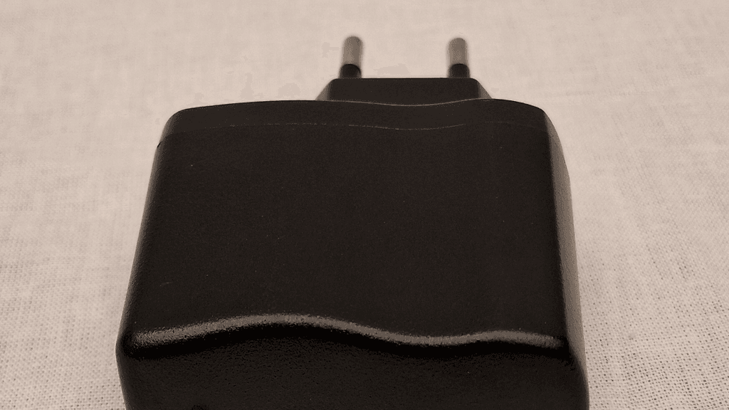 Tuotteen käyttö pitää lopettaa.