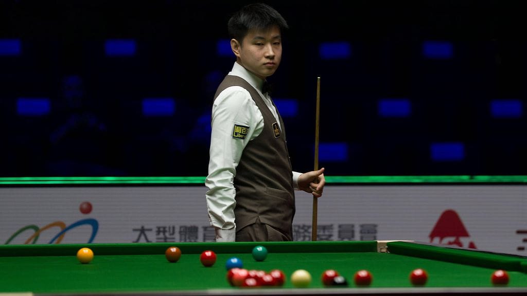 Hallitseva maailmanmestari Zhao Xintong ylsi kolmen maanmiehensä kanssa historialliseen välierätemppuun snookerin World Grand Prix'ssä.