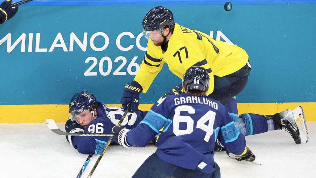 Ruotsin Victor Hedman ja Suomen Mikko Rantanen ottivat kontaktia kolmannessa erässä.