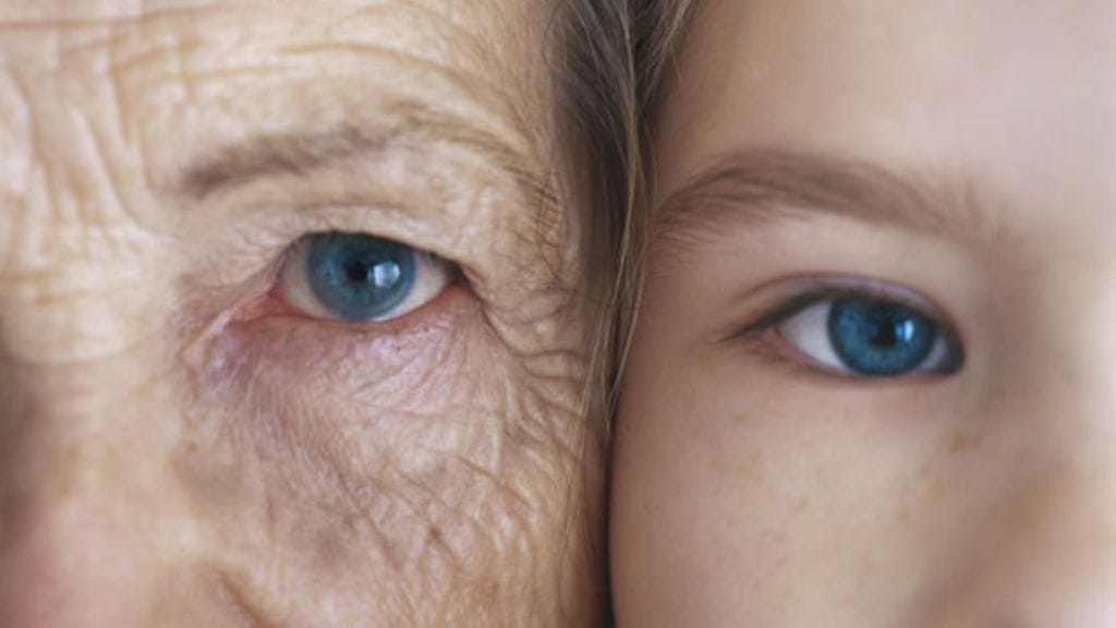 Geriatri kertoo, kuinka vanhenemista voi hidastaa elintavoilla. Kuvituskuva.