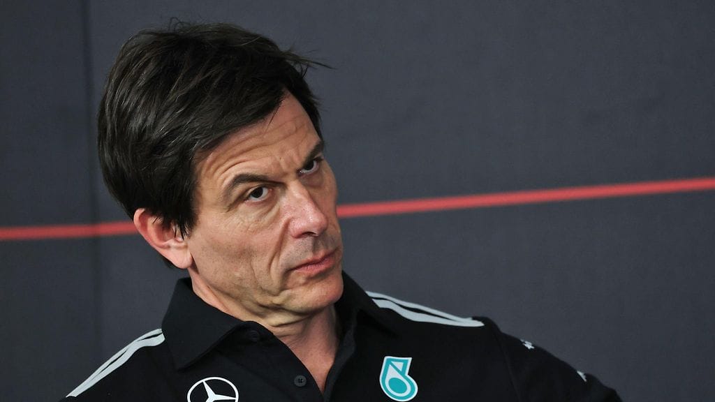 Toto Wolff tuntuu olevan kyllästynyt jatkuviin Mercedekseen kohdistuviin epäilyksiin.