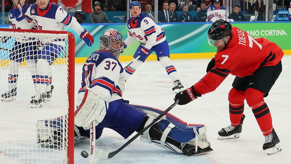 Maalivahti Connor Hellebuyckin torjunta Devon Toewsin avopaikassa jää olympiahistoriaan.