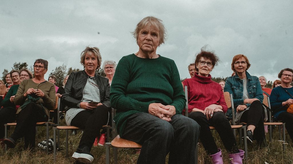 Parhaimmillaan tuotteita neulovia Myssy-mummoja oli mukana jopa sata.