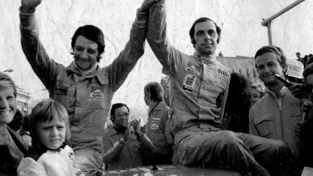 Mario Mannucci (vasemmalla) ja Sandro Munari saavuttivat Lancialle sen ensimmäisen MM-rallivoiton lokakuussa 1974 San Remossa.