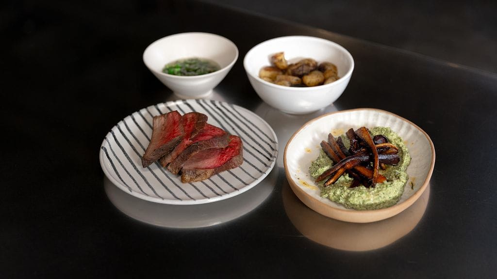 Naudan paistia, Chimichurri, Hunaja-rosmariini porkkanoita Parsapesto-pedillä ja Paistetut perunat, Juulin resepti