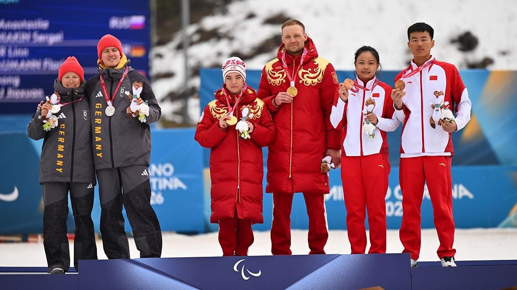 Paralympialaisten palkintokorokkeen näky kiehautti tunteita Venäjällä.