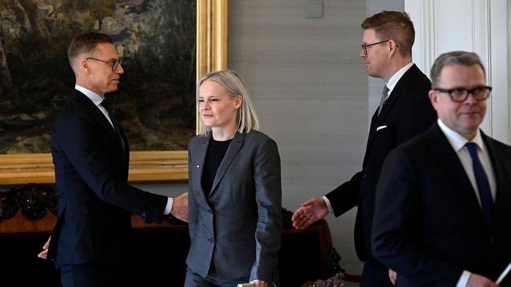 LK 13.3.2026 Presidentti Alexander Stubb, perussuomalaisten puheenjohtaja Riikka Purra, SDP:n puheenjohtaja Antti Lindtman ja kokoomuksen puheenjohtaja pääministeri Petteri Orpo Presidentinlinnassa Helsingissä 13. maaliskuuta 2026.