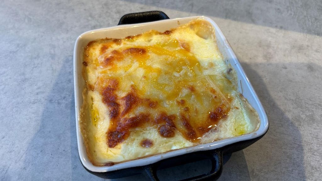 Helppo perunagratiini maistuu vaikka keväisen kana-annoksen tai lampaan kaverina.