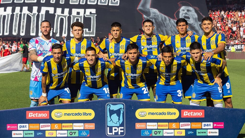 Rosario Centralin joukkue kuvassa maaliskuun alussa ennen derbyä Newelliä vastaan.