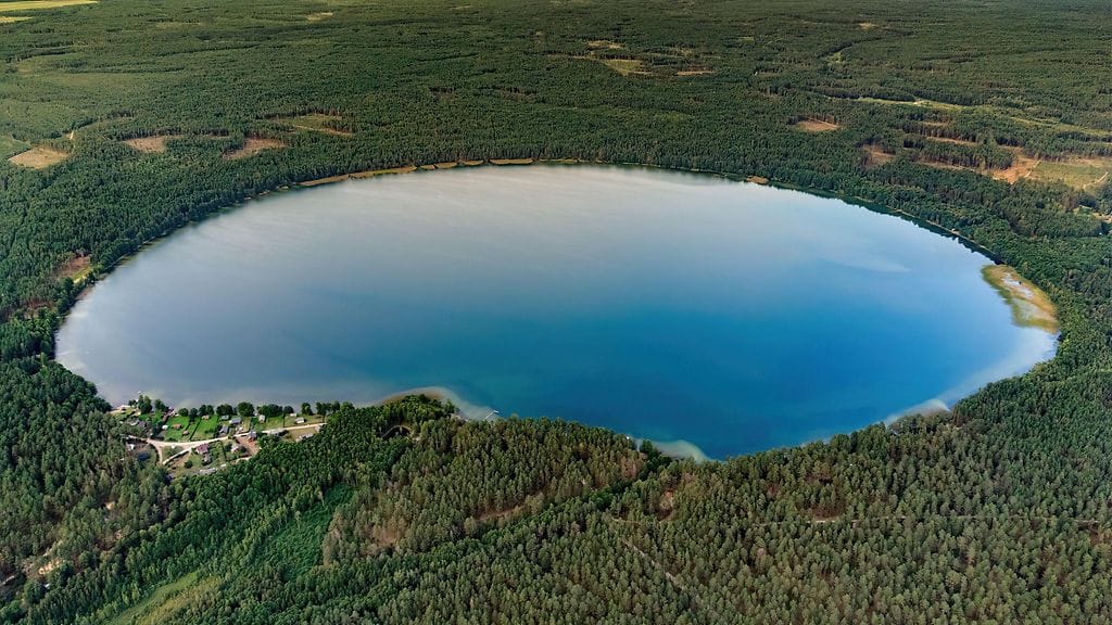 Kuvituskuvaa Lavysasin järvestä.