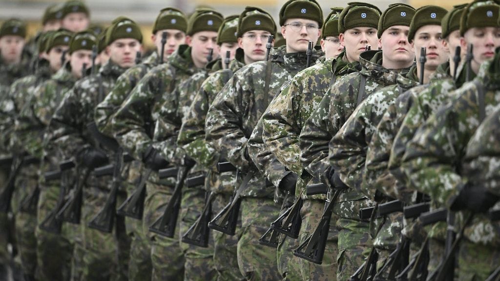 Puolustusvoimat pyrkii saamaan palveluohjesäännön muutoksen voimaan jo ensi kesänä.