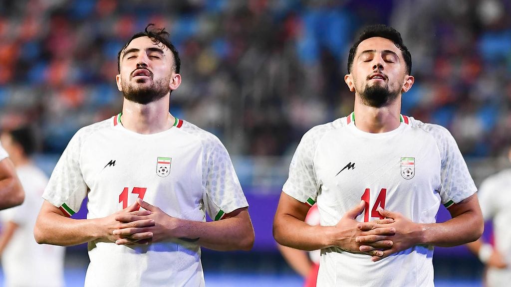 Iranin maajoukkuepelaajat Saman Touranian ja Amir Jafari arkistokuvassa vuonna 2023.