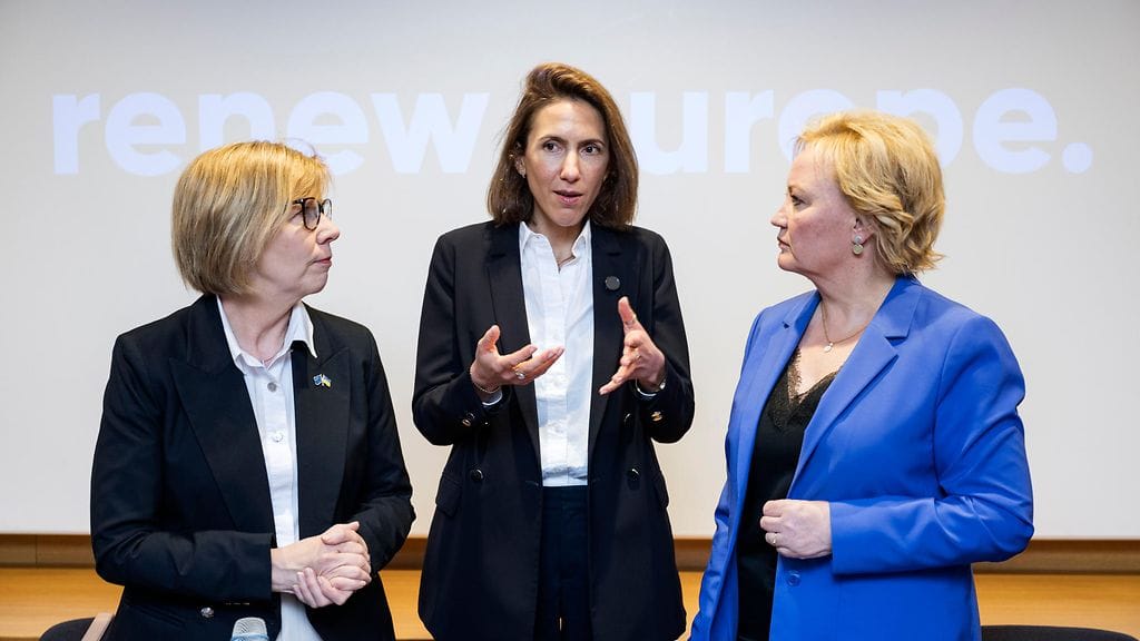 Renew Europen puheenjohtaja Valérie Hayerin mukaan kaikkien eurooppalaisten pitäisi ottaa oppia suomalaisten resilienssistä.