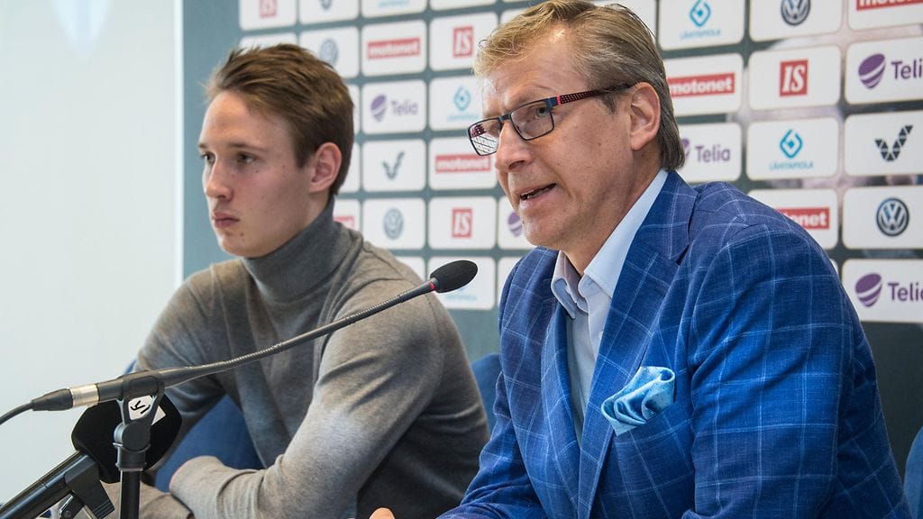 Markku Kanerva (oik.) ja Lassi Lappalainen Palloliiton tiedotustilaisuudessa keväällä 2019.