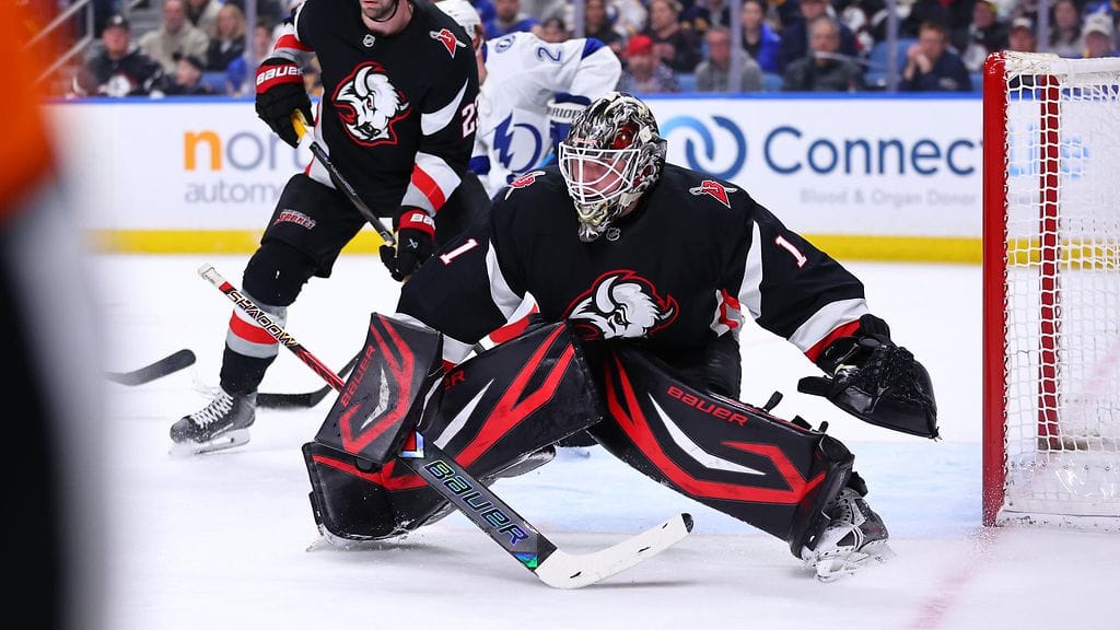 Ukko-Pekka Luukkonen torjui Buffalo Sabresin voittoon.