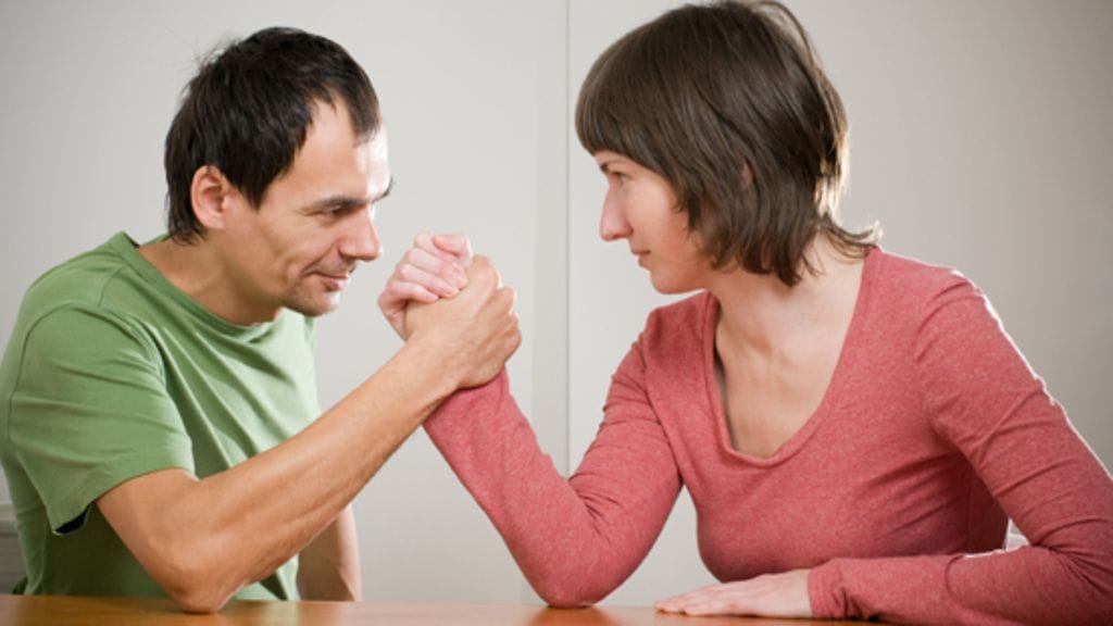 Sukupuolten välisessä kamppailussa naiset vievät voiton sosiaalisissa taidoissa.