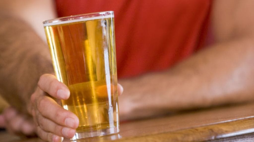 Alkoholi on joko syy tai seuraus elämän lähtiessä syöksykierteeseen