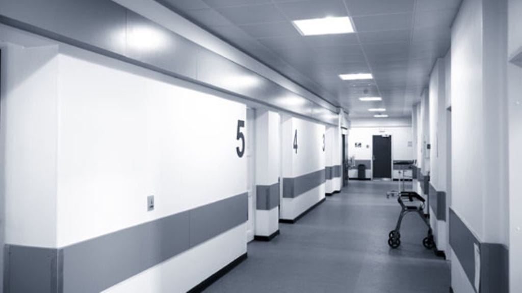 Eturauhassyöpää sairastavan Vesa Laaksosen oli turvauduttava yksityiseen klinikkaan.