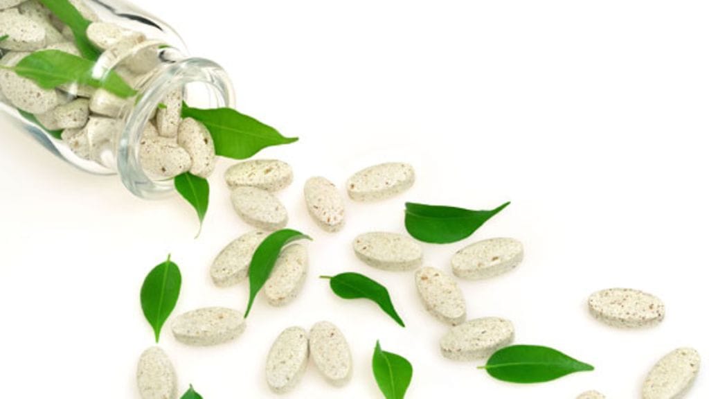 Homeopaattiset lääkkeet valmistetaan luonnon aineista voimakkaasti laimentamalla. Kuvituskuva.