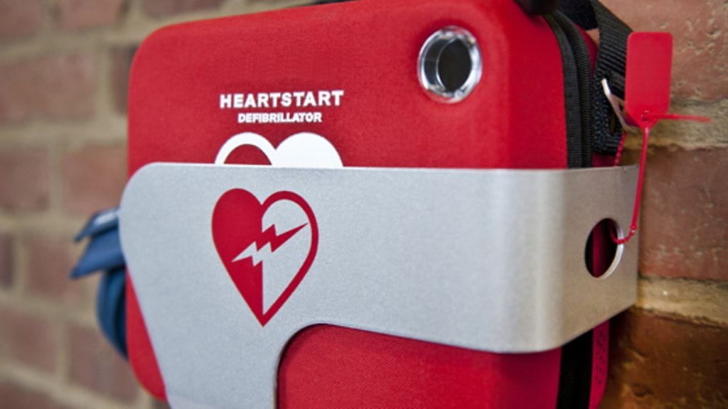 Defibrillaattoria on helppo käyttää.